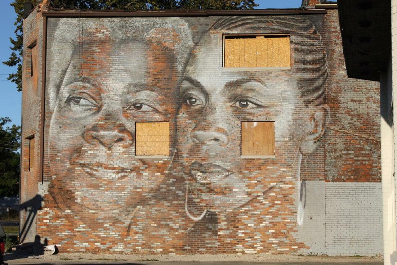 Rone creates a new piece for Murals in the Market event in Detroit, US. #StreetArt #Graffiti #Mural https://t.co/J8HFONqJfe