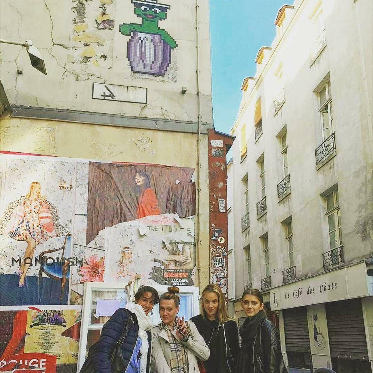 #Paris #graffiti photo by @beabookingstories http://ift.tt/1M35dvY #StreetArt https://t.co/S0A7yNU3vo