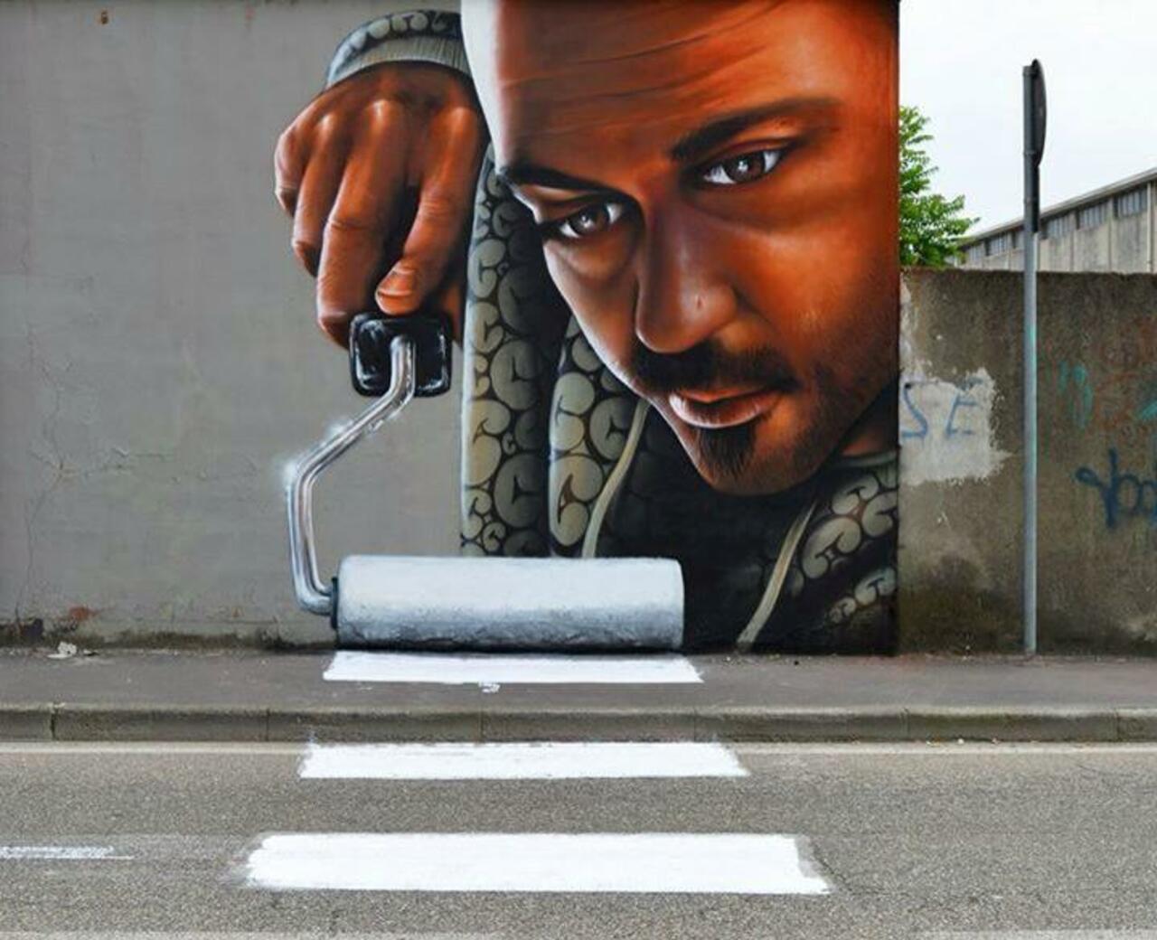 RT @GoogleStreetArt: Great placement in this clever Street Art piece by Cheone in Italy 

#art #arte #graffiti #streetart http://t.co/XYjD8PGZch