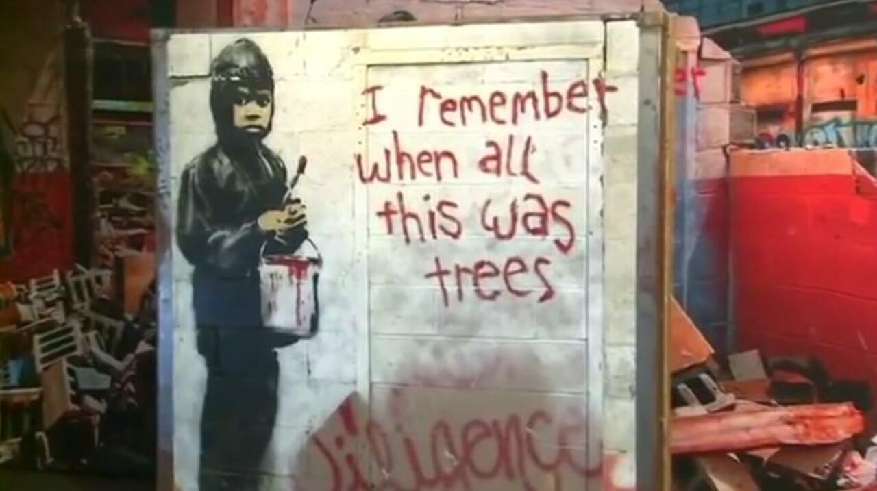Banksy mural sells for $137,000 at L.A. auction #Banksy #Art #graffiti #LosAngeles #StreetArt http://www.wikitree.us/story/8861 http://t.co/LbvlDisT4v