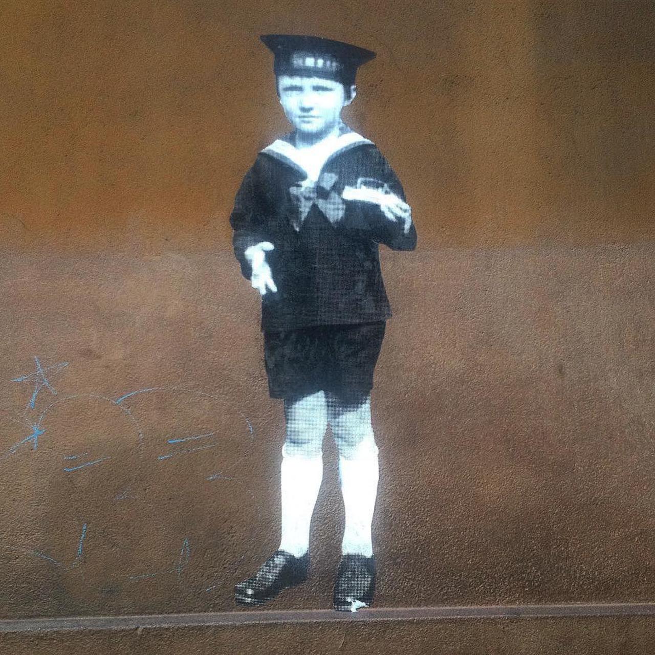 #Paris #graffiti photo by @mh2p_ http://ift.tt/1VuUuzj #StreetArt http://t.co/5nf1ZzSkO1