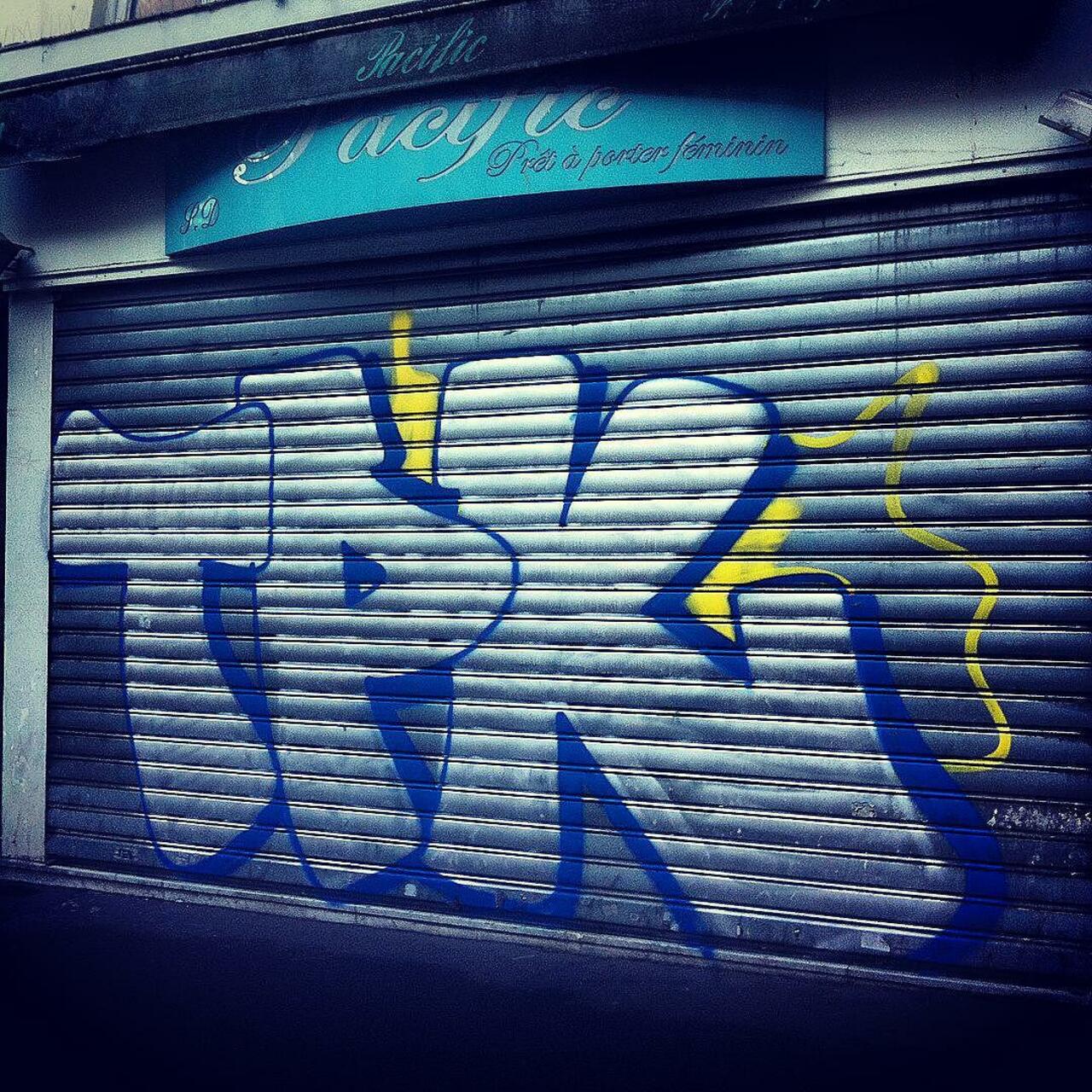 #Paris #graffiti photo by @anne__sofy http://ift.tt/1KWis1j #StreetArt http://t.co/8zxxPm8pW4