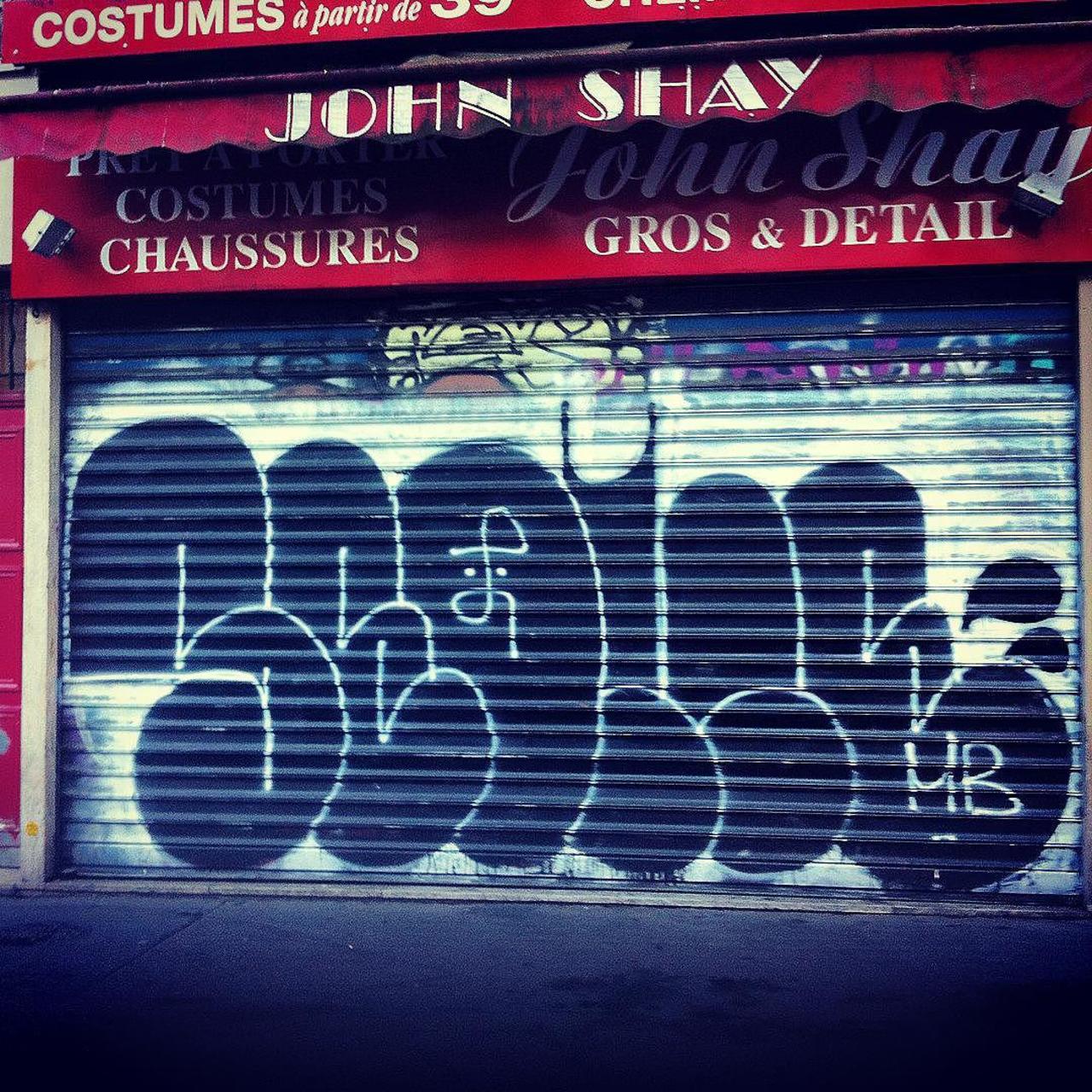 #Paris #graffiti photo by @anne__sofy http://ift.tt/1KWishR #StreetArt http://t.co/7fAu2xGa4p