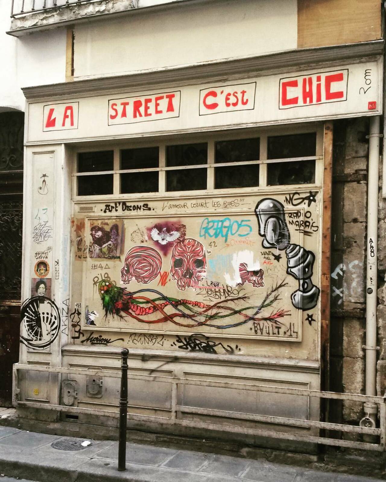 #Paris #graffiti photo by @le_cyclopede http://ift.tt/1P9TDUR #StreetArt http://t.co/vKmTzDQH15