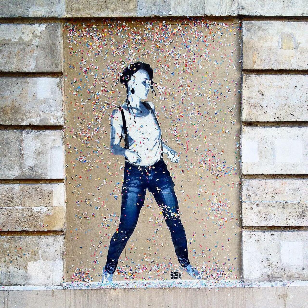 RT @circumjacent_fr: #Paris #graffiti photo by @regrinder http://ift.tt/1iTprk8 #StreetArt http://t.co/BMJJ4SsZJs