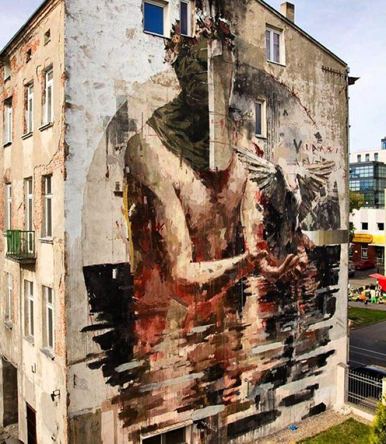 Borondo unveils a new mural in Lodz, Poland for LodzMurals. #StreetArt #Graffiti #Mural http://t.co/HYbnGcZYbJ