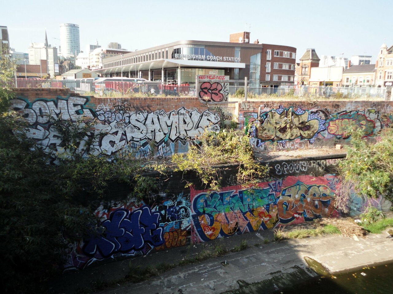 River Rea running through #Digbeth ft. a who's who of writers

#graffiti #graff #Birmingham #art #arte #streetart http://t.co/74Dx03mevs