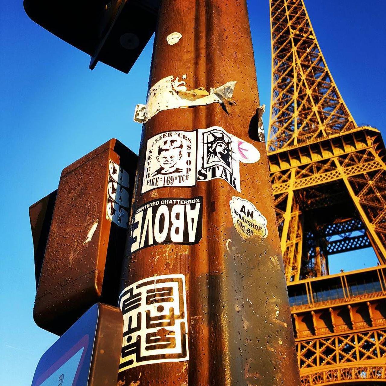 #Paris #graffiti photo by @the169 http://ift.tt/1hiVsRK #StreetArt http://t.co/Z63jc9lNdR
