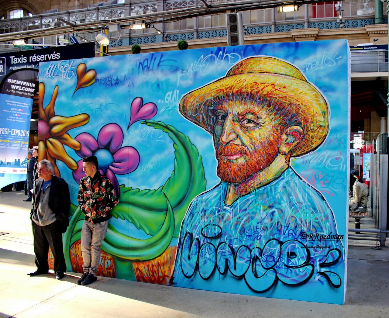 #streetart #graffiti #mural Vincent van Gogh in #Paris Gare du Nord ,2 pics at http://wallpaintss.blogspot.nl http://t.co/sADktzcEbn