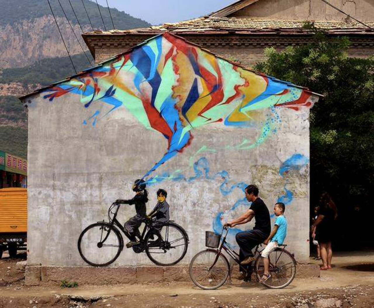 RT @Bastet_11: #wallart by #Stinkfish - #Xucun #China - Aug 2015 #streetart #urbanart #mural #graffiti #STREETPHOTOGRAPHERS #urbano http://t.co/C5Xl8e5u9S