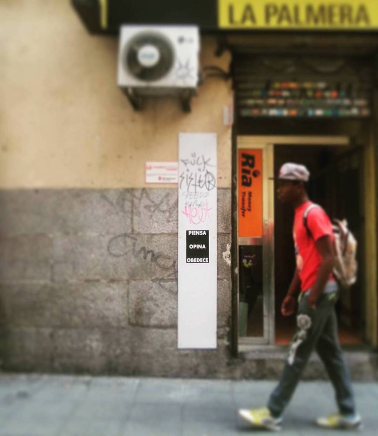 piensa • opina • obedece

@dosjotas2js #dosjotas #artivismo #streetart #arteurbano #urbanart #graffiti #street #str… http://t.co/C2mmDO1hIY