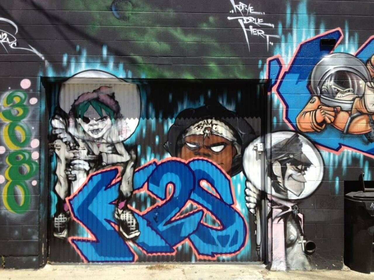 These #Gorillaz live in an alley! #Streetart in #SanDiego. #Graffiti photo by me! #graphicdesign #NorthPark http://t.co/MBDHudato9