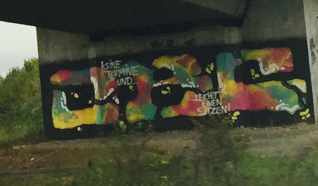 ...Wiesbadener Kreuz// OBC //#streetart #graffiti http://t.co/zznWXzXtkL