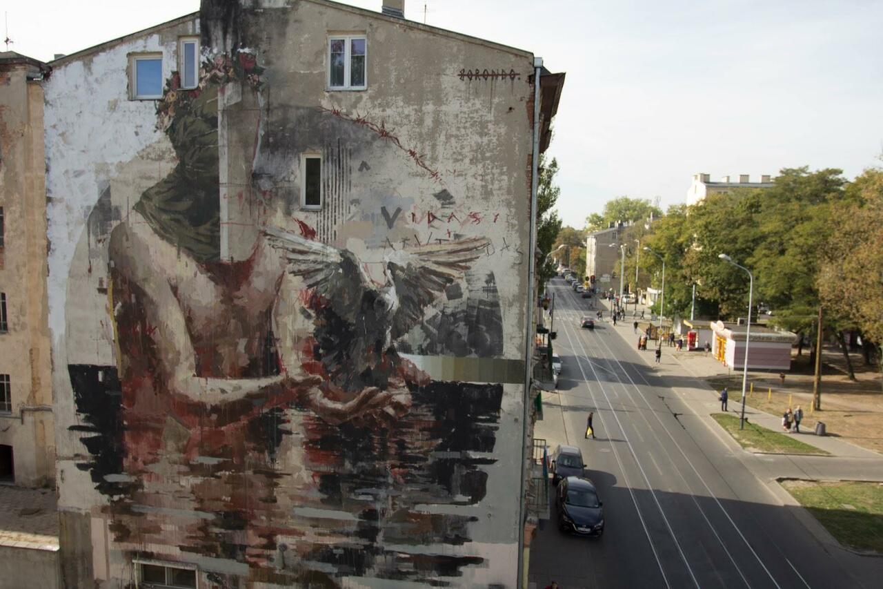 Borondo unveils a new mural in Lodz, Poland. #StreetArt #Graffiti #Mural http://t.co/L8i0jMX3oT
