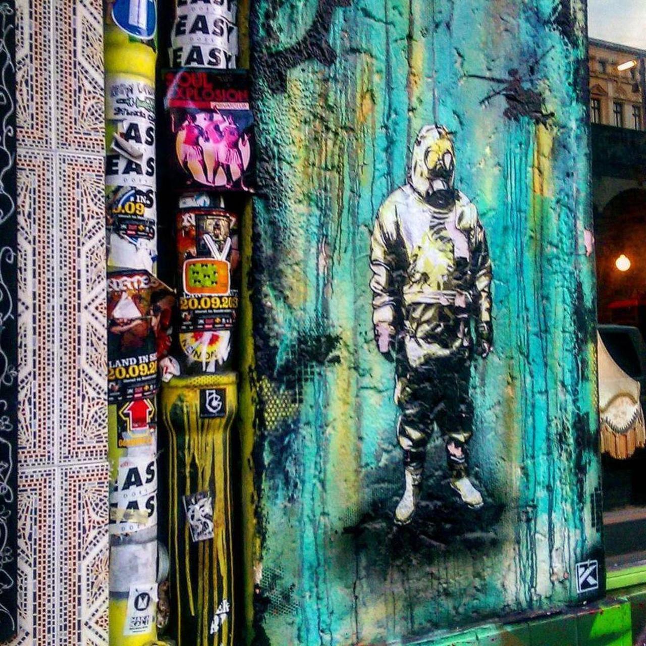 RT @StArtEverywhere: Martian? Astronaut? #spaceinvaders #attackofthebodysnatchers #streetartberlin #streetart #urbanart #graffiti by zoe… http://t.co/vK8r0cBeIV
