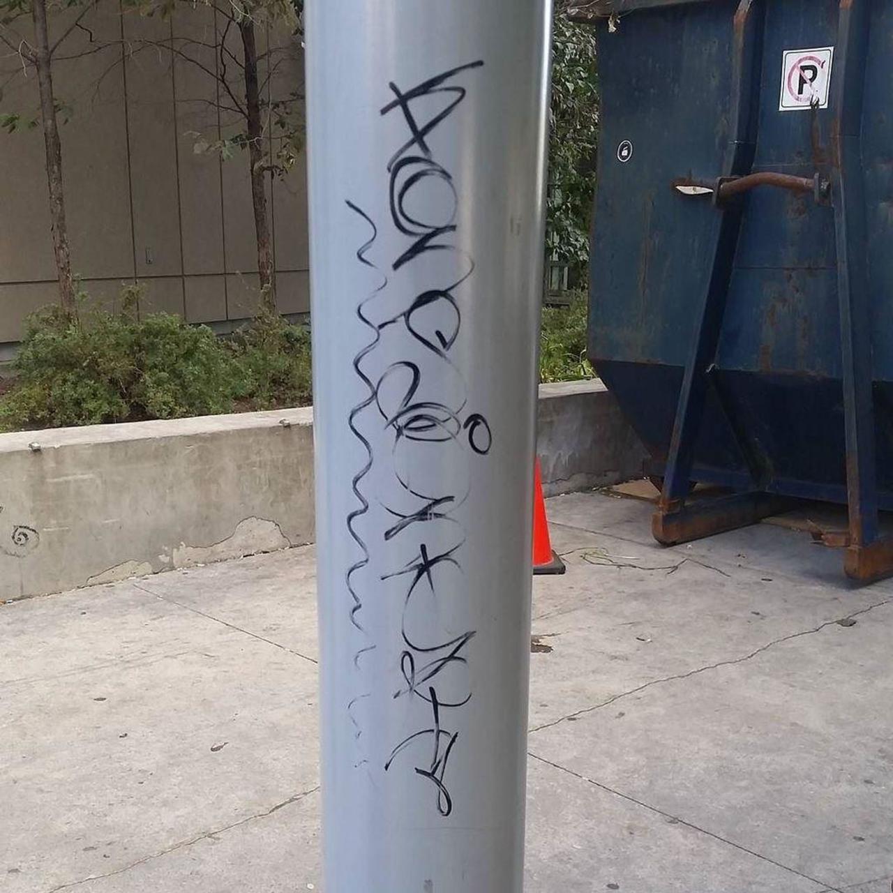 RT @artpushr: via #mildly_adventurous_bitch "http://bit.ly/1MeRp1u" #graffiti #streetart http://t.co/FWScVVAJmC