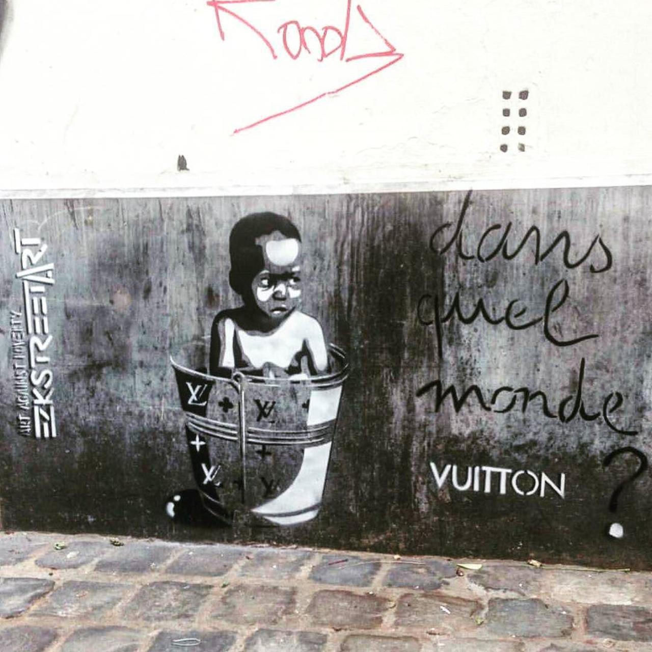 #Paris #graffiti photo by @beabookingstories http://ift.tt/1Mdjla8 #StreetArt http://t.co/eEviwr7YgM