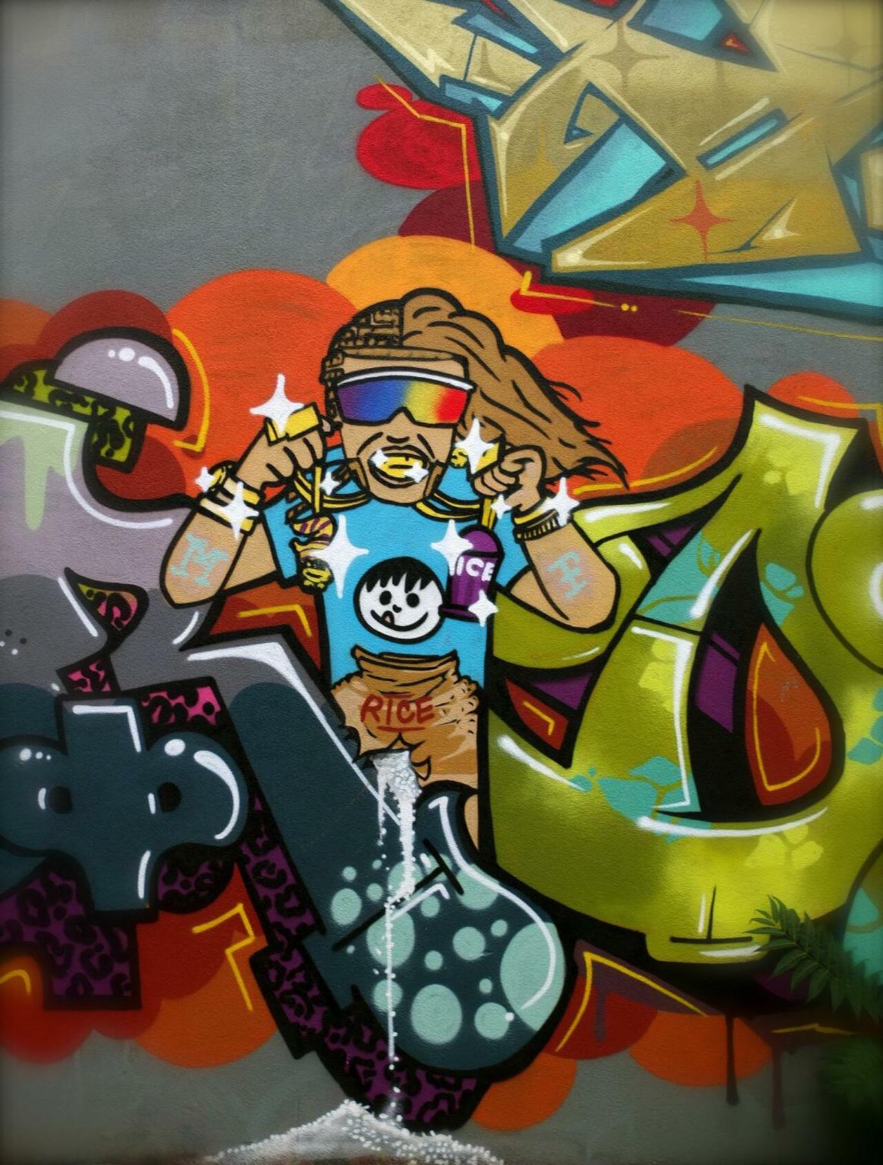 Classic #streetart #graffiti #sprayart #urbanart #colour #art #design #streetsoftoronto http://t.co/abf5i3mLRC
