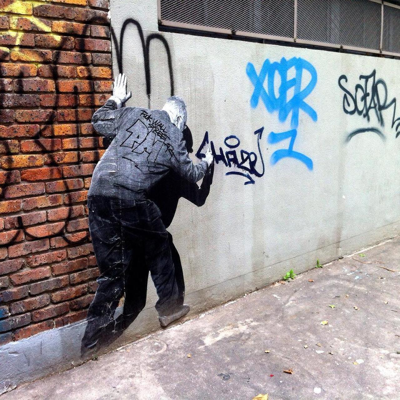 #Paris #graffiti photo by @noamzucker http://ift.tt/1MgpwG8 #StreetArt http://t.co/OeuaEJQU5R