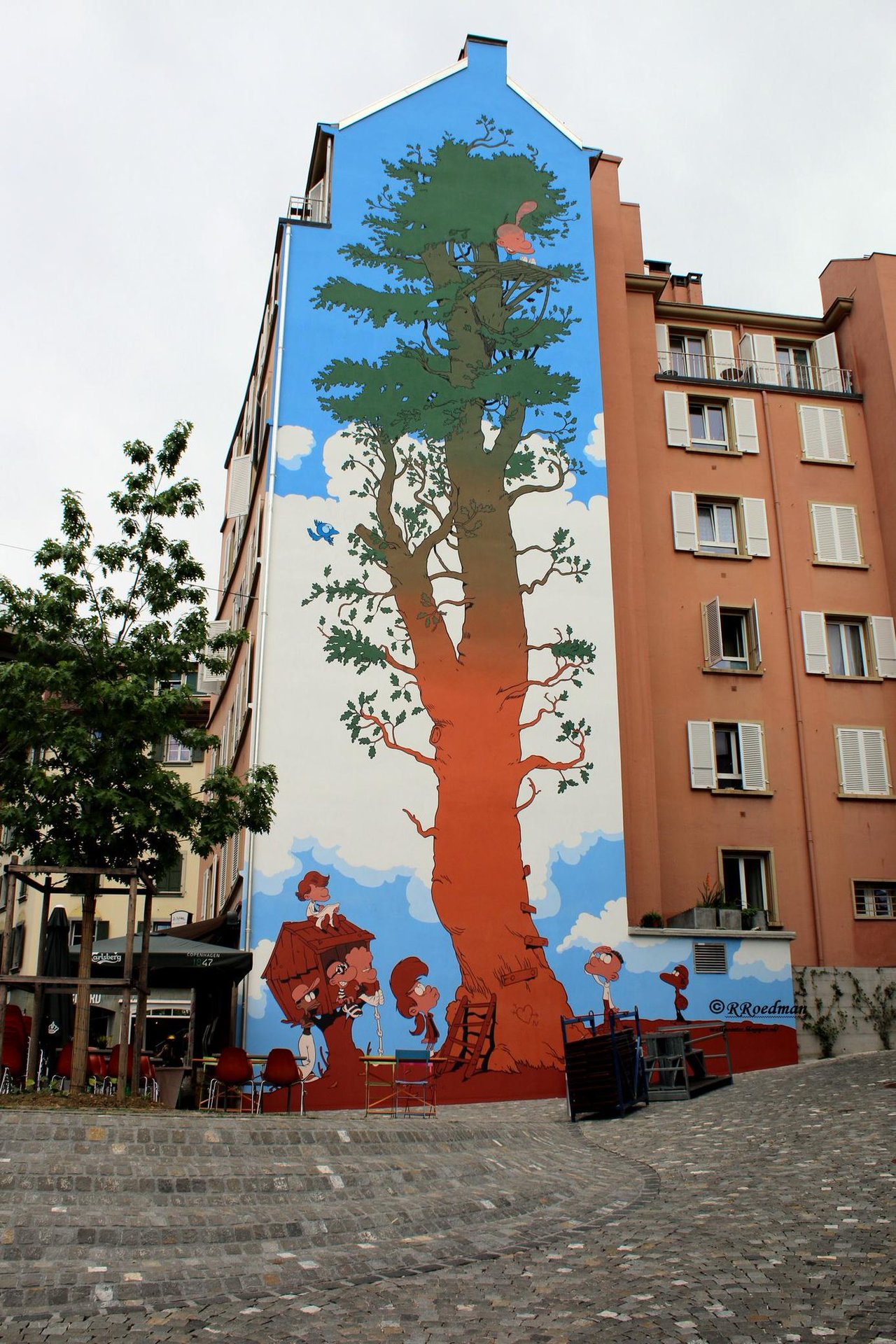 RT @RRoedman: #streetart #graffiti #mural nice work from #Zep  in #Lausanne #France ,3 pics at http://wallpaintss.blogspot.nl http://t.co/sP0LoVvxJy