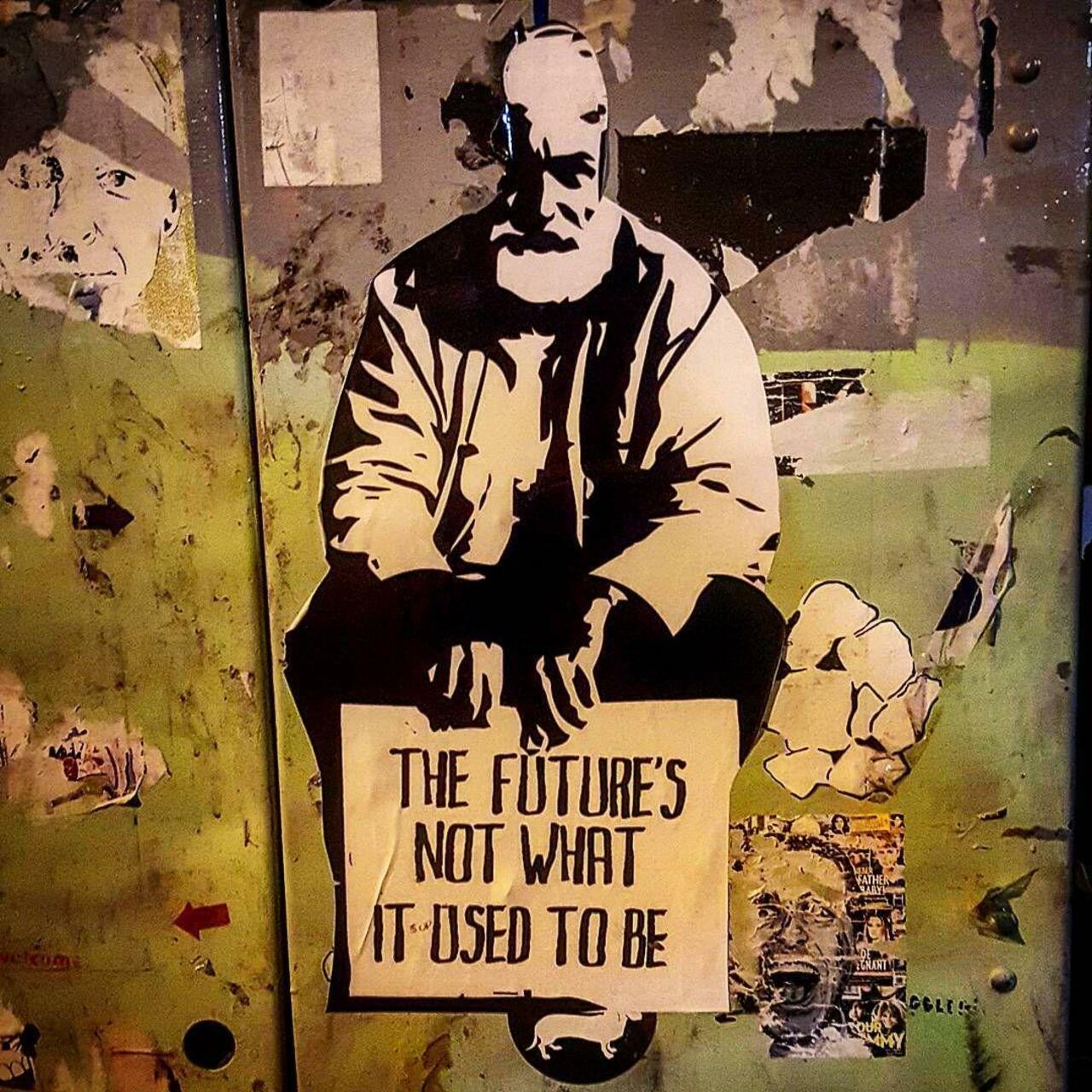 RT @isabelbarranco_: "El futuro no es lo que solía ser" (autor desconocido)

#graffiti #streetart #arteurbano #Ireland http://t.co/UQC9OMy8tF