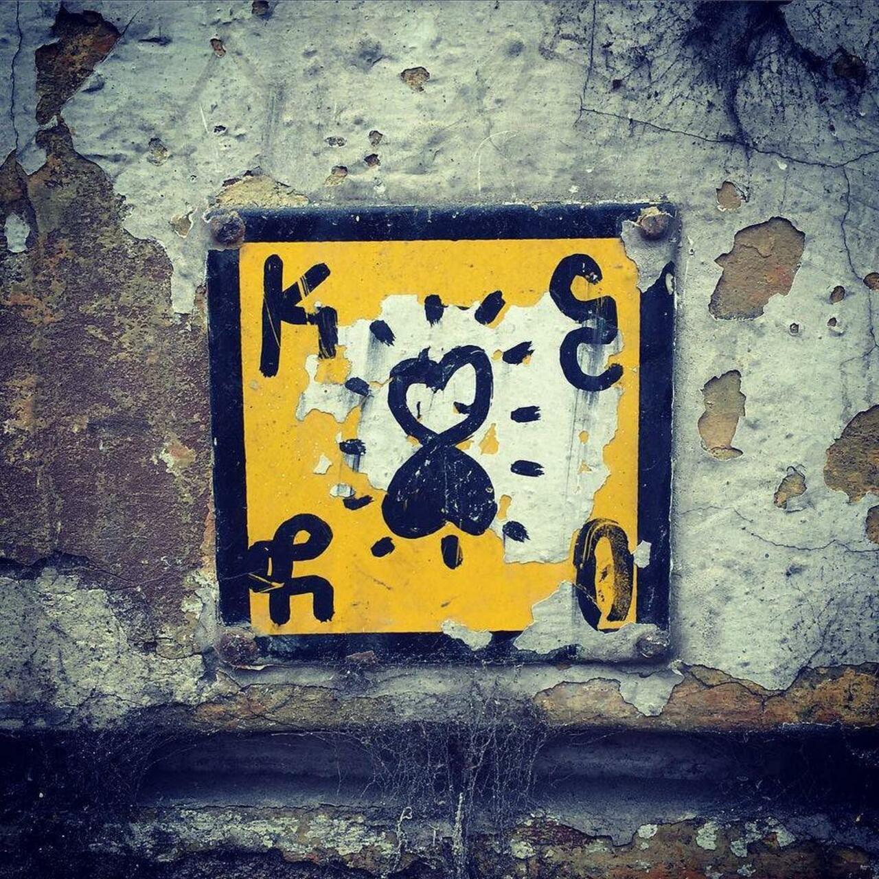RT @artpushr: via #louisetedeschi "http://bit.ly/1OpIvmm" #graffiti #streetart http://t.co/QbNdIYPpKS