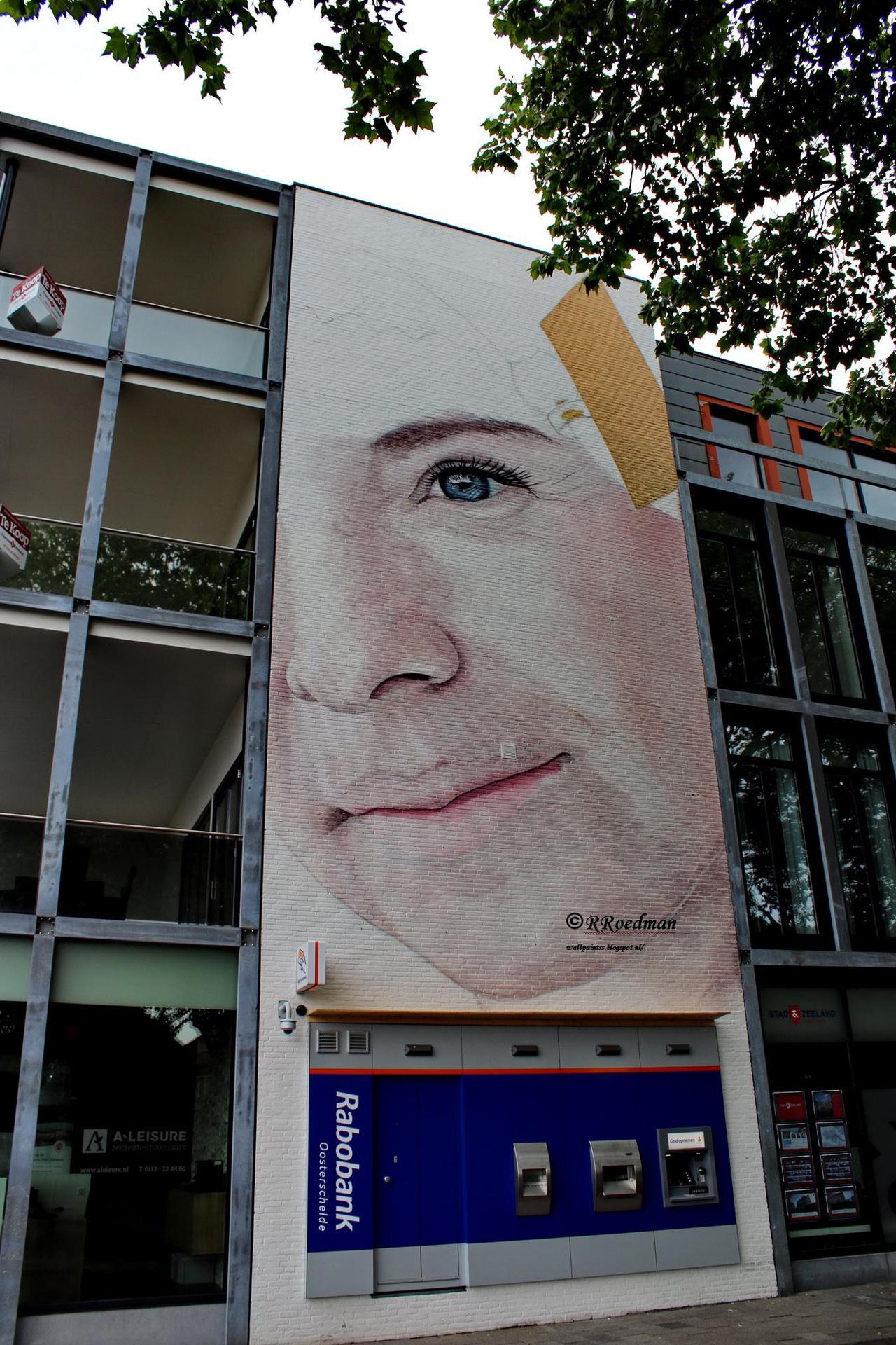 RT @RRoedman: #streetart #graffiti #mural smiling face in #Goes from #JorgeRodriguezGerada ,2 pics at http://wallpaintss.blogspot.nl http://t.co/dZmJNwoPqw
