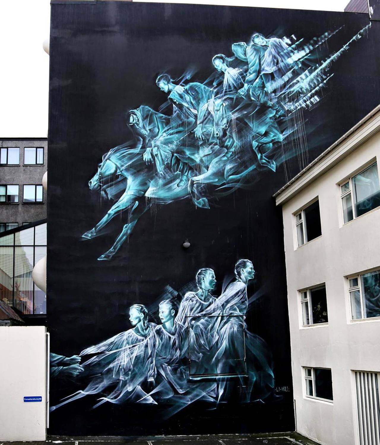 Li-Hill unveils a beautiful mural in Reykjavik, Iceland. #StreetArt #Graffiti #Mural http://t.co/V5uqBX1UoP