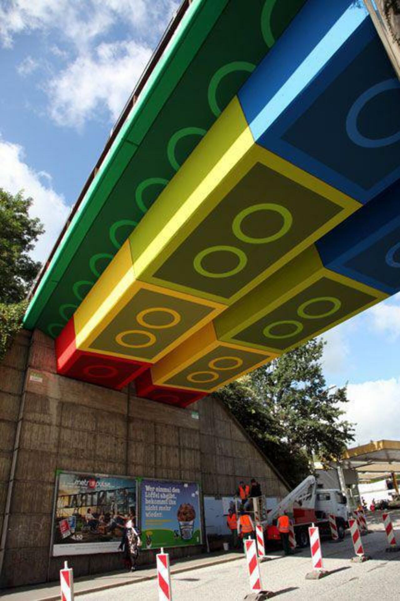 #switch #LEGO into #streetart #germany #bedifferent #graffiti #arte #art http://t.co/858gmsknJq