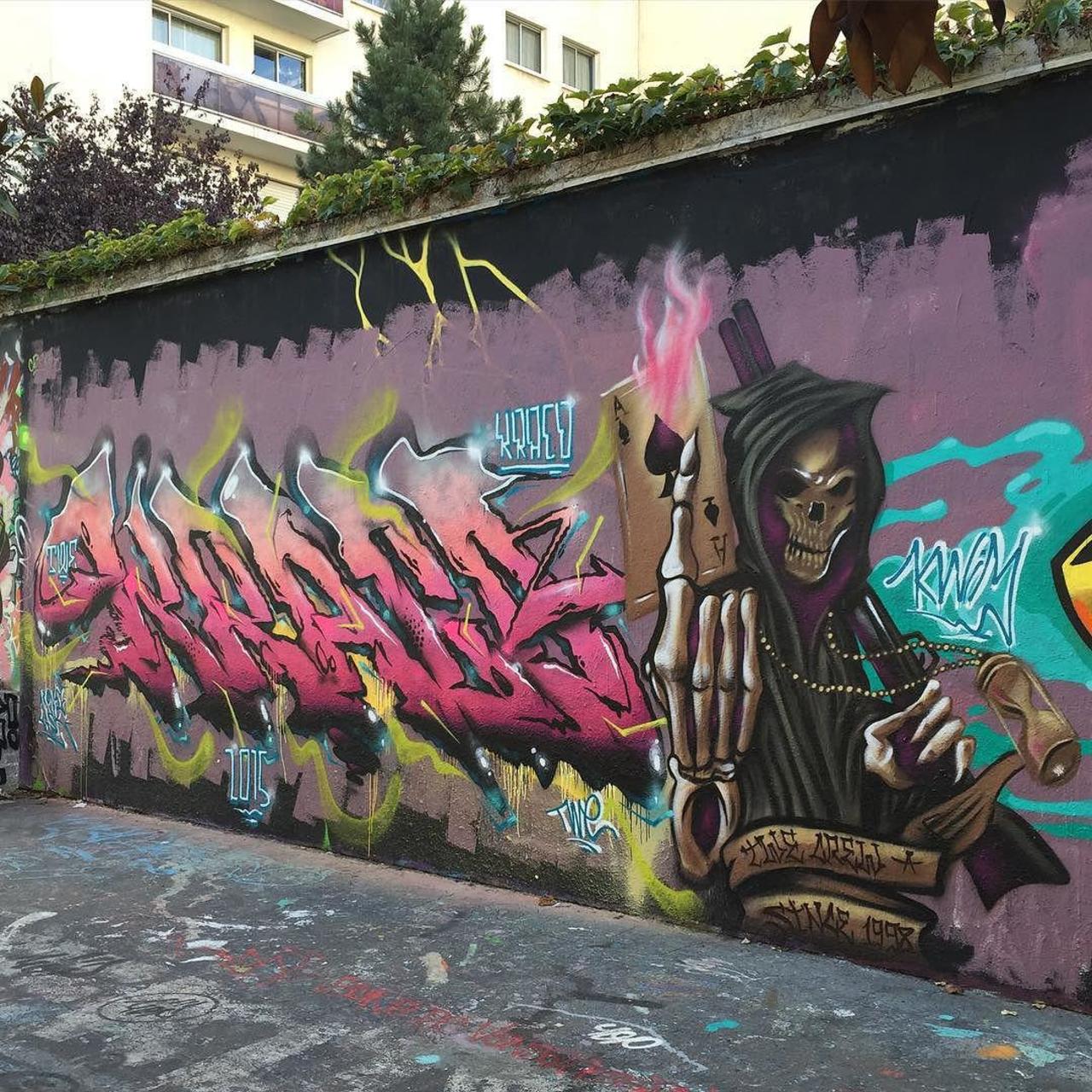 #Paris #graffiti photo by @ijustdontknow http://ift.tt/1QhMtwf #StreetArt http://t.co/H0fhFf6s1i
