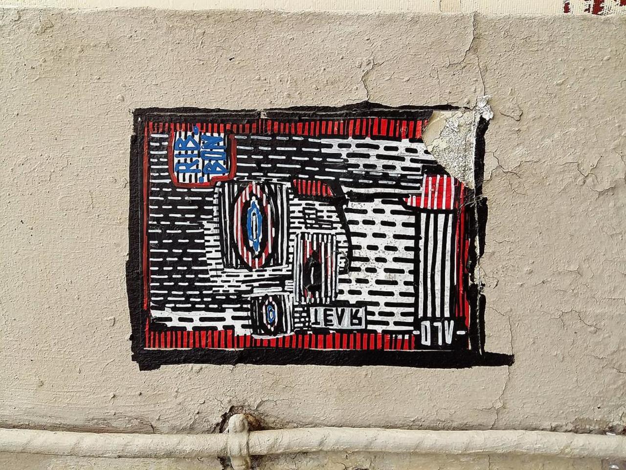 Street Art by alo_art in #Paris http://www.urbacolors.com #art #mural #graffiti #streetart http://t.co/G027u7JSGB