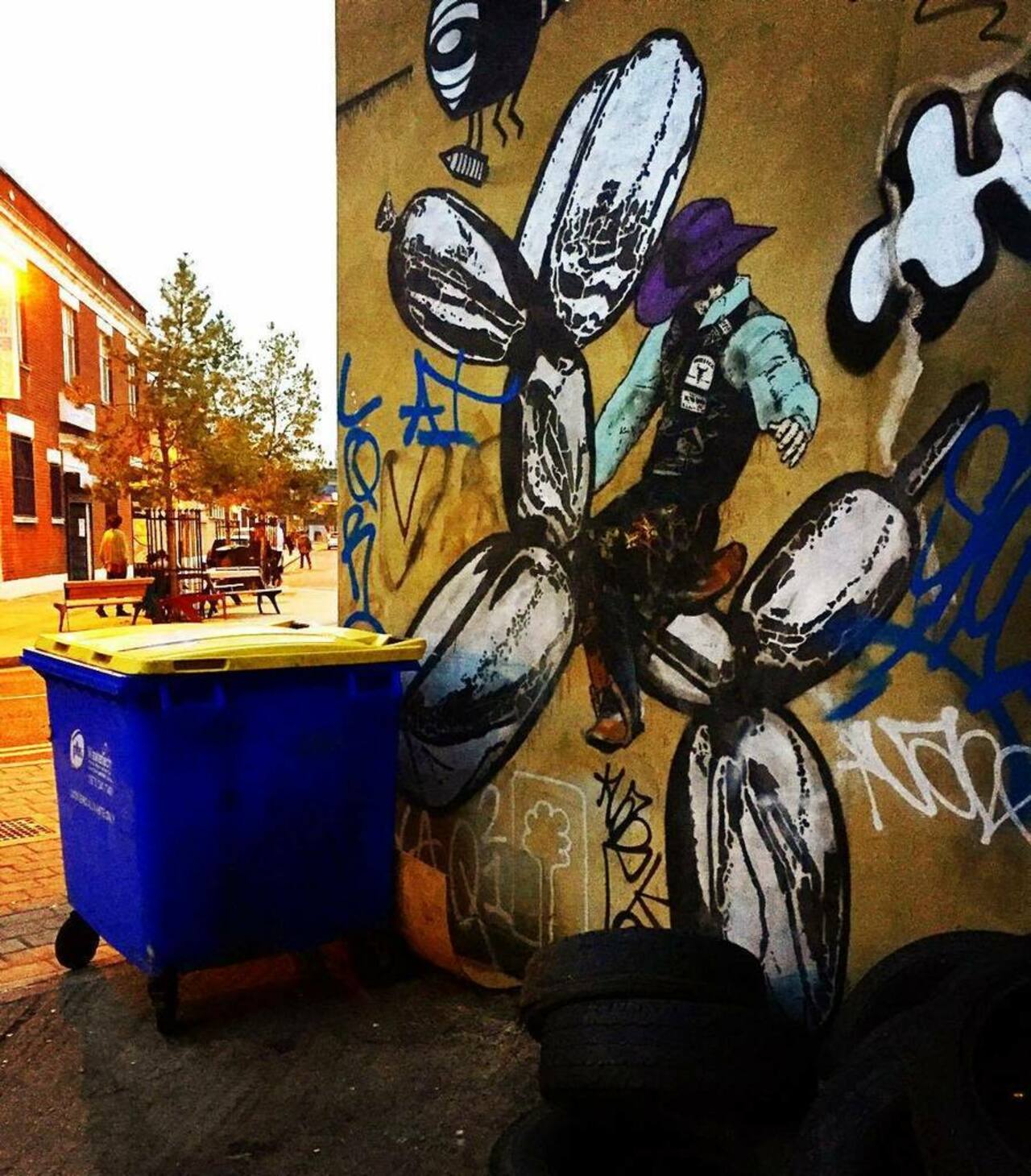Brilliant piece spotted by Hackney Wick - it's a cowboy, riding a balloon animal. 
#Graffiti #StreetArt #UrbanArt #… http://t.co/zjhgi9BN7X