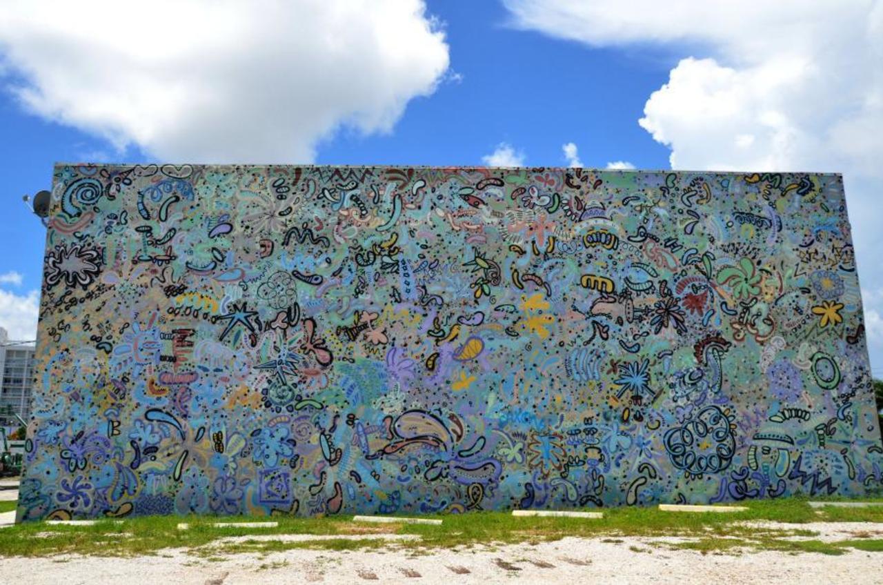 My view of #Miami - a wall of colour & pattern #streetart #graffiti https://waheedaharris.wordpress.com/2015/10/12/wall-of-colour-2 http://t.co/OgSgITvOoR