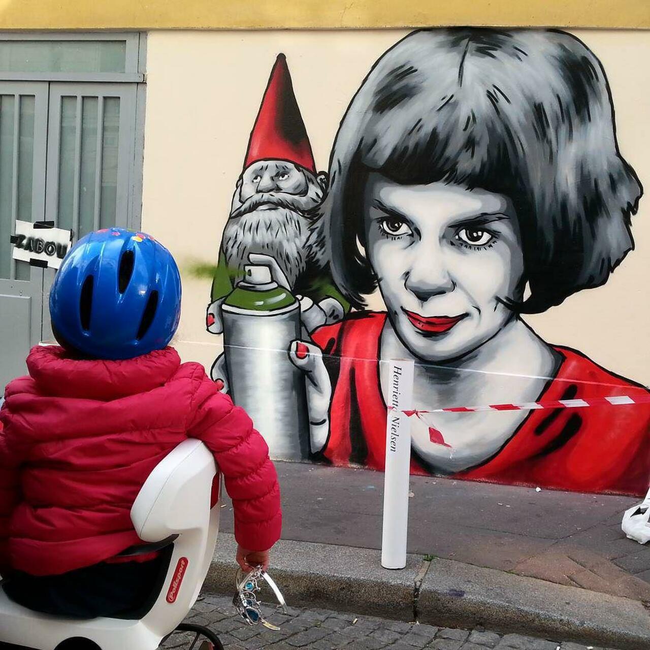 #Paris #graffiti photo by @fotoflaneuse http://ift.tt/1GDv8Zo #StreetArt http://t.co/rOXP316ubF