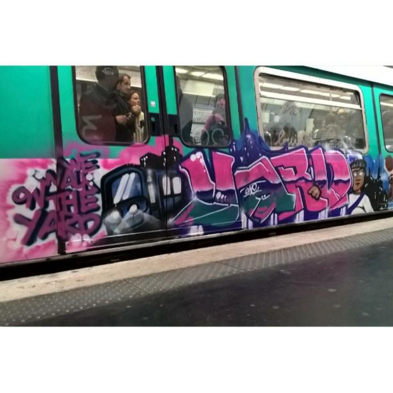 circumjacent_fr: #Paris #graffiti photo by maxdimontemarciano http://ift.tt/1NC5w6O #StreetArt http://t.co/1lTwBotbFc