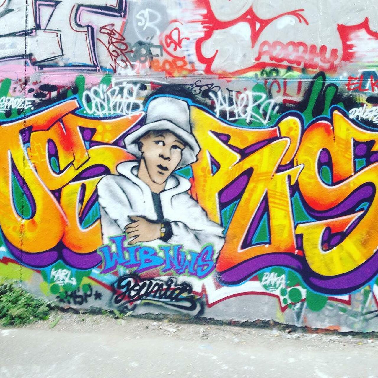 #Paris #graffiti photo by @cibti4987 http://ift.tt/1LK9I4a #StreetArt http://t.co/QxniLoFeyW