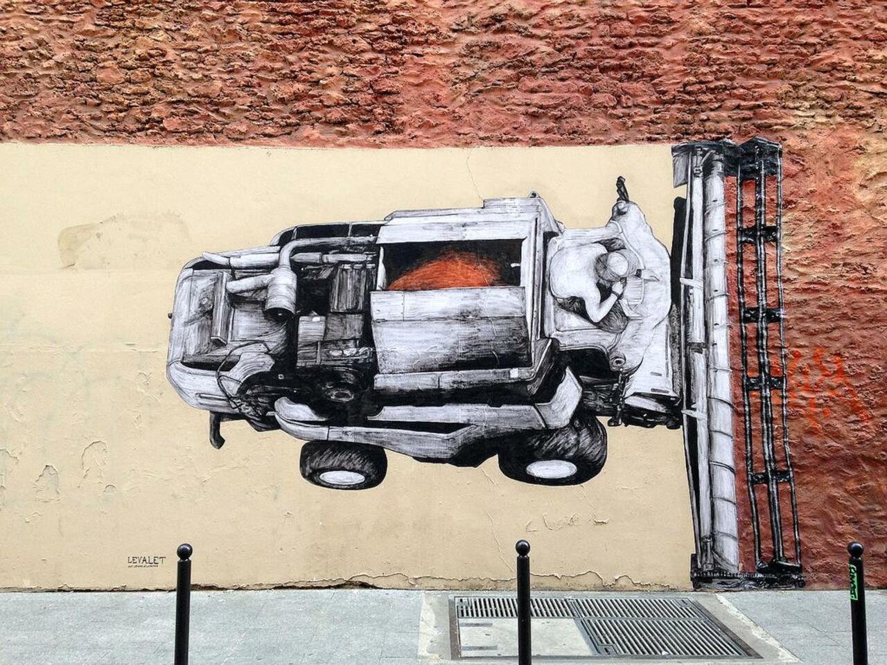 Street Art by Levalet in #Paris http://www.urbacolors.com #art #mural #graffiti #streetart http://t.co/Mu49sICQBC https://goo.gl/7kifqw
