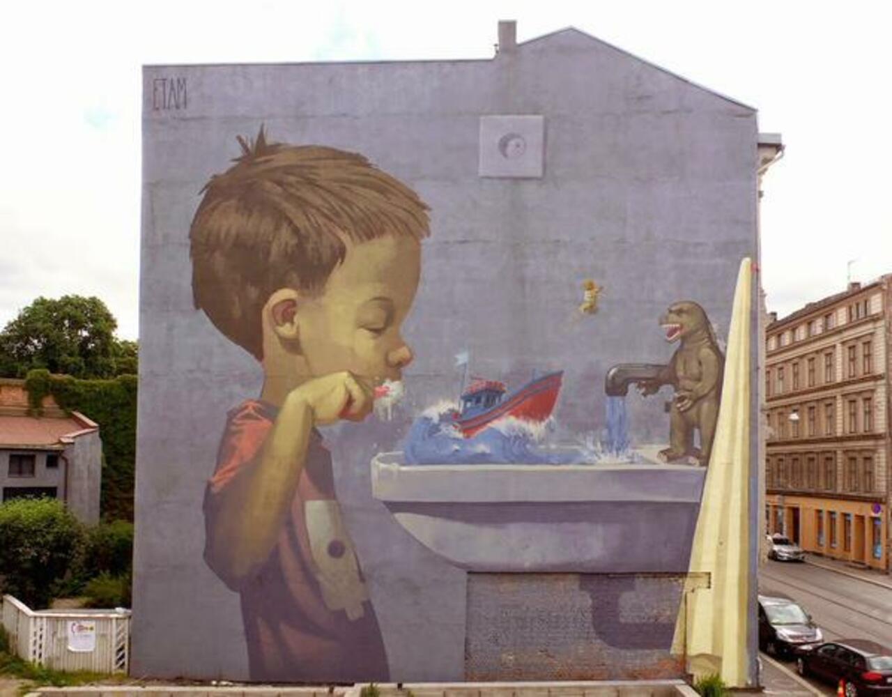 RT @ErkenciTayfa #streetart #graffiti #sprayart  #urbanart #urbanwalls in Oslo by Etam Cru http://t.co/RG0LnFMoFr