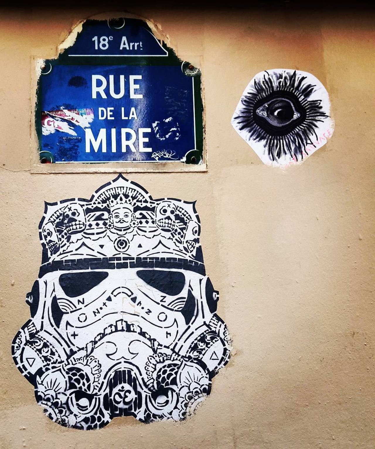 #Paris #graffiti photo by @anne.batellier http://ift.tt/1ZC4yvj #StreetArt http://t.co/gd4gMq2oJO