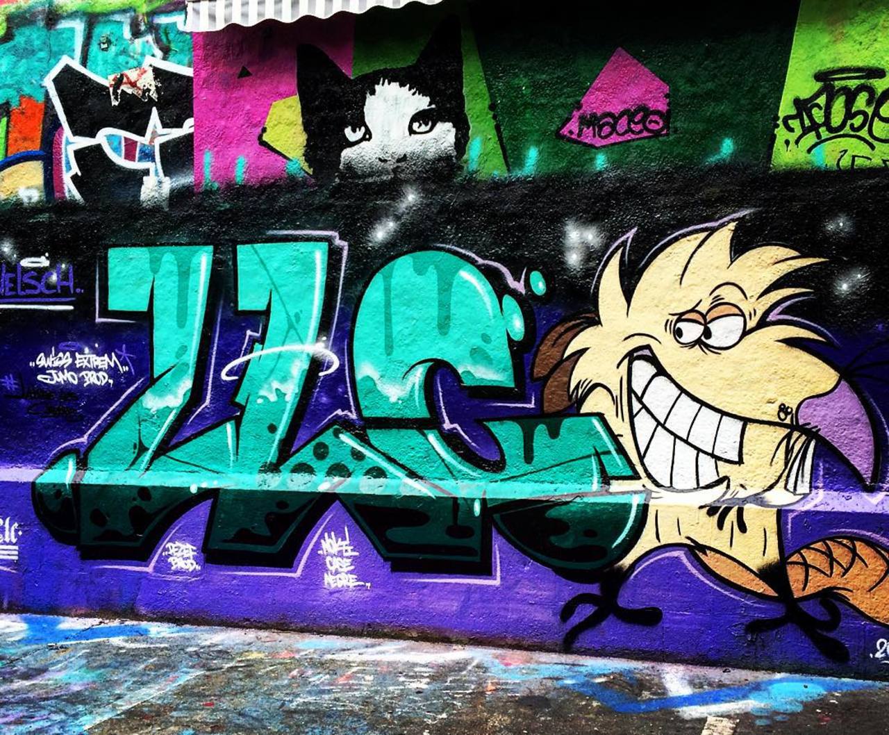 #Paris #graffiti photo by @julosteart http://ift.tt/1hDFi5J #StreetArt http://t.co/XgpFaCfHG6