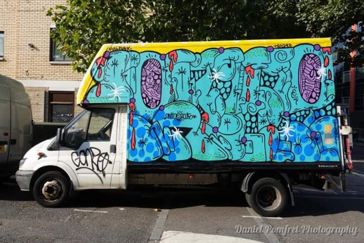 RT @DanielPomfret: Urban Street Art #streetart #graffiti #London #urbanlondon http://t.co/NNoMaepVLQ