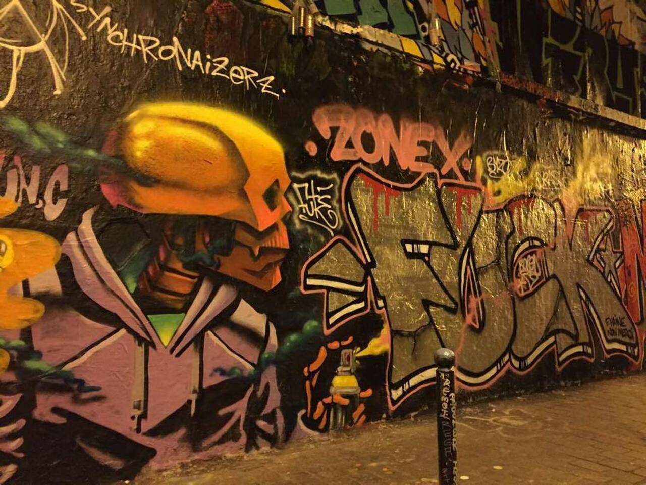 Du côté de Paris #streetartparis #parisstreetart #wallart #art #streetart #graffiti by wouye http://t.co/al7NvCypi7