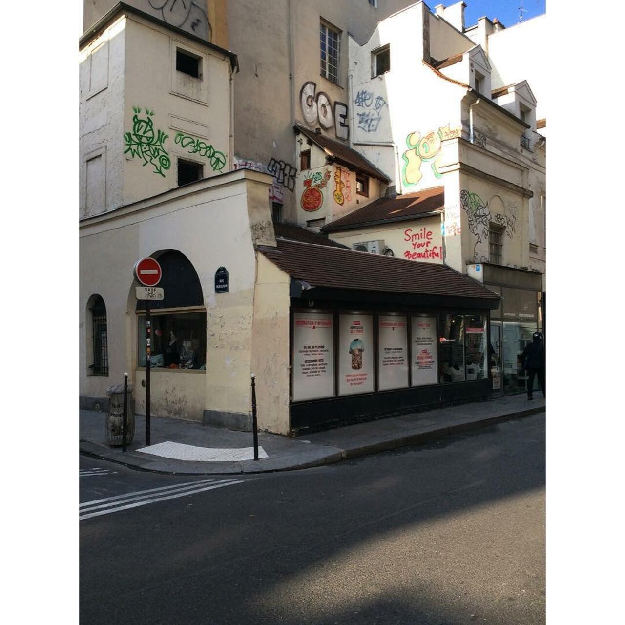 RT @circumjacent_fr: #Paris #graffiti photo by @reneedeneve http://ift.tt/1OAaEHe #StreetArt http://t.co/k4CefiNbuf