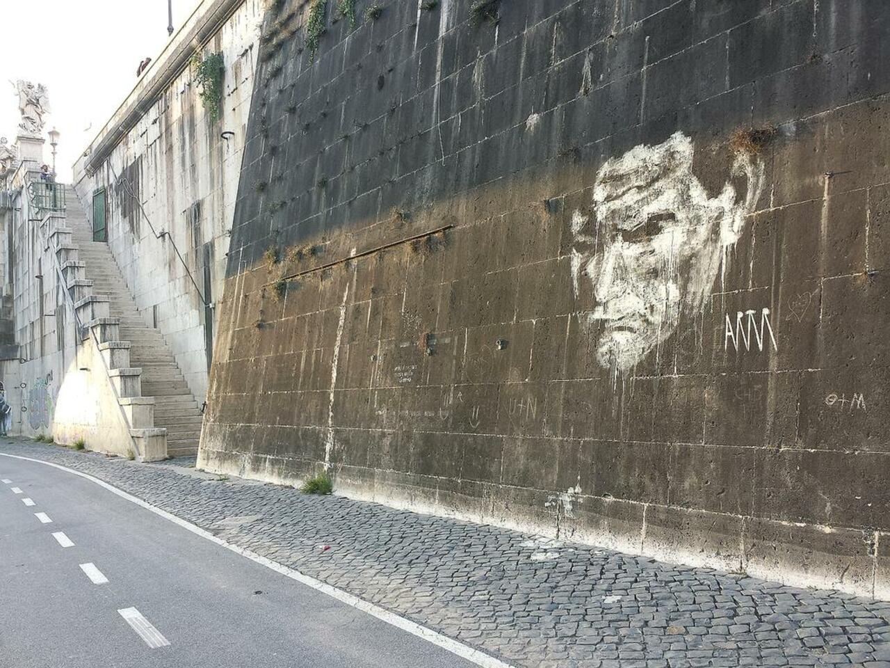 Street Art by anonymous in #Roma http://www.urbacolors.com #art #mural #graffiti #streetart http://t.co/RyoAnKYPtE
