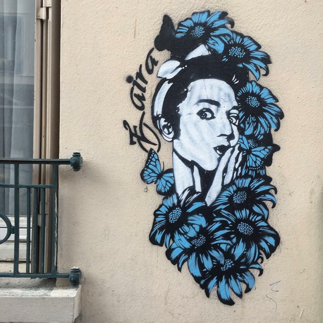 #Paris #graffiti photo by @catscoffeecreativity http://ift.tt/1Ka33sP #StreetArt http://t.co/Fp6GLdqCmr