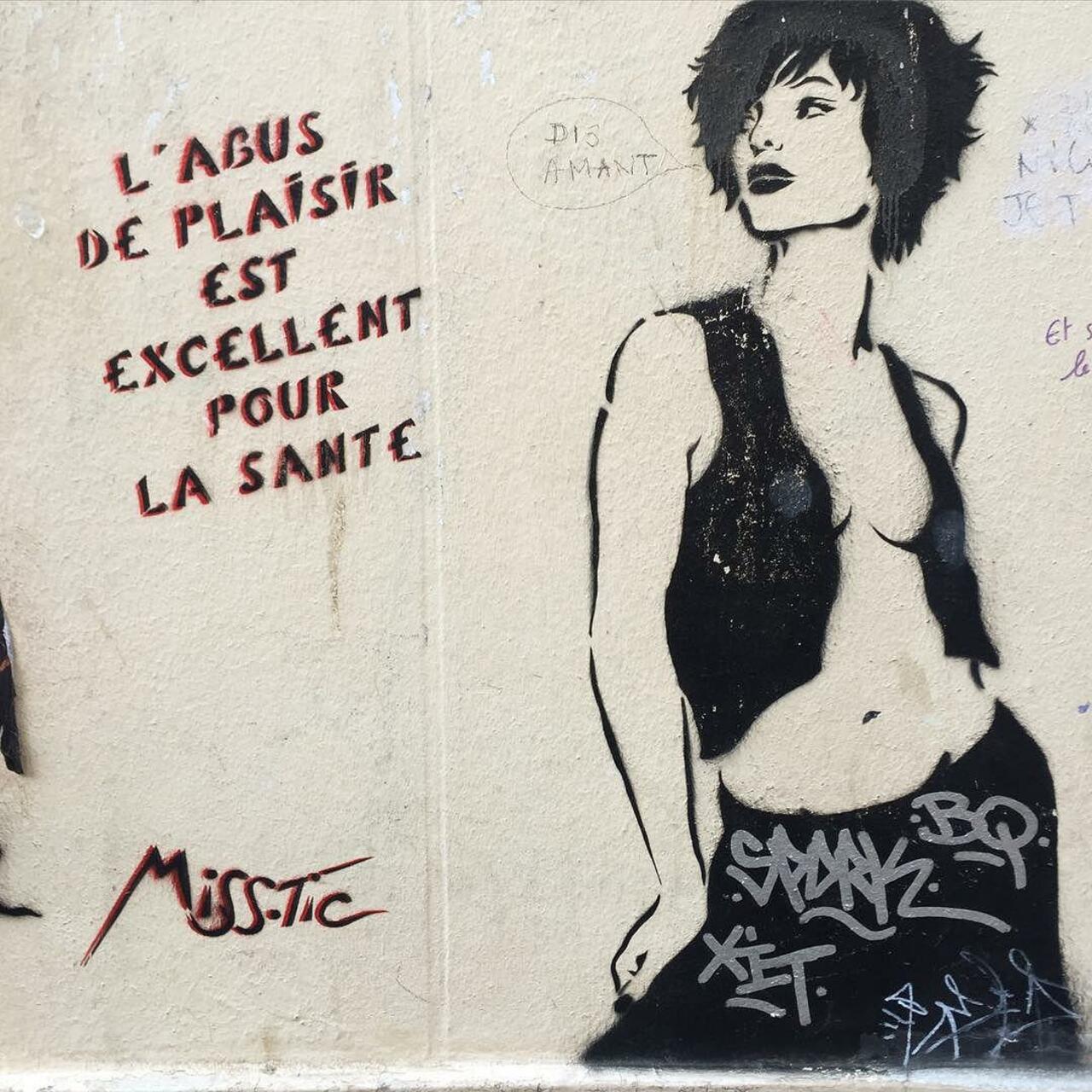 #Paris #graffiti photo by @catscoffeecreativity http://ift.tt/1Luxtv3 #StreetArt http://t.co/XYDxViiaQA