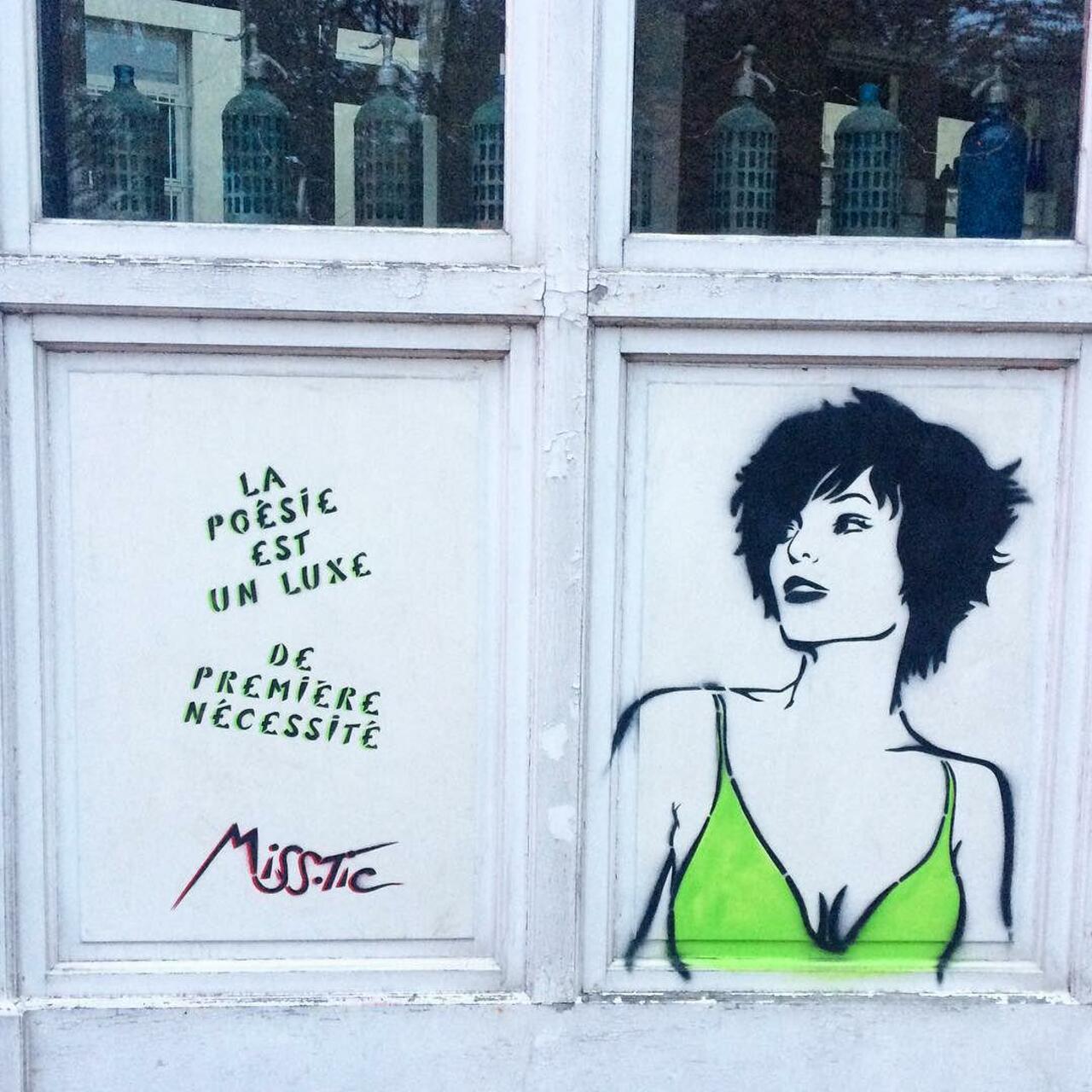 #Paris #graffiti photo by @benapix http://ift.tt/1NdT4qQ #StreetArt http://t.co/JydipdtvdT