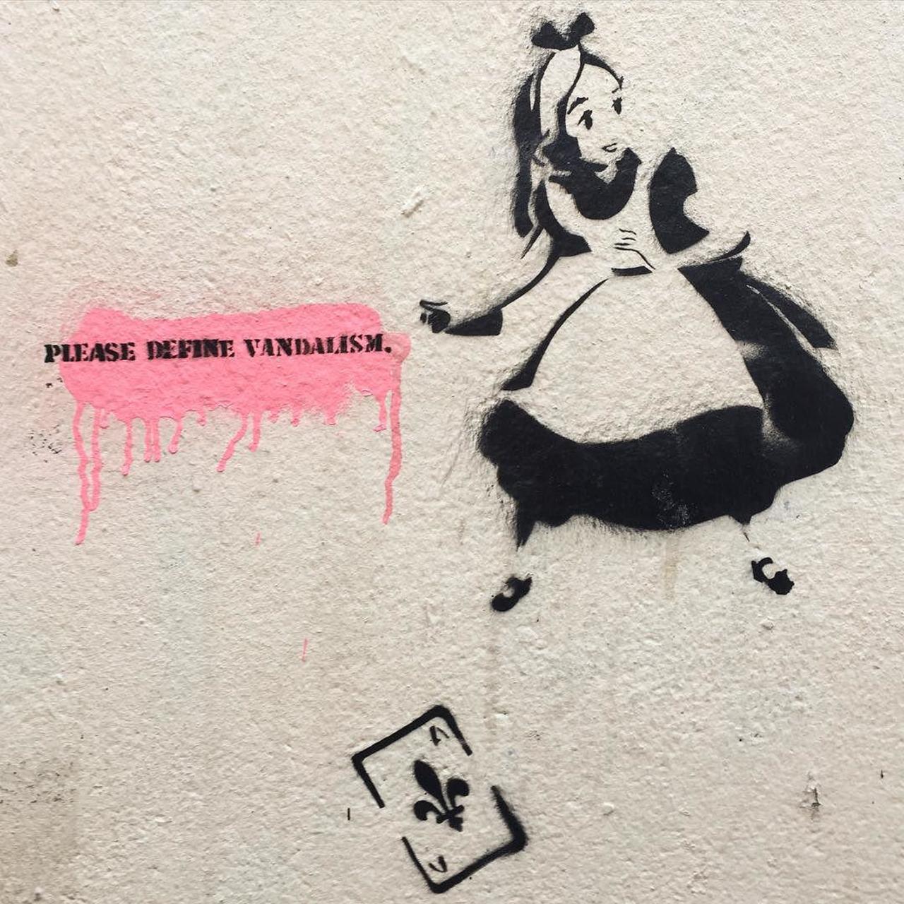 #Paris #graffiti photo by @catscoffeecreativity http://ift.tt/1GgQMHN #StreetArt http://t.co/si2SbwyLVw