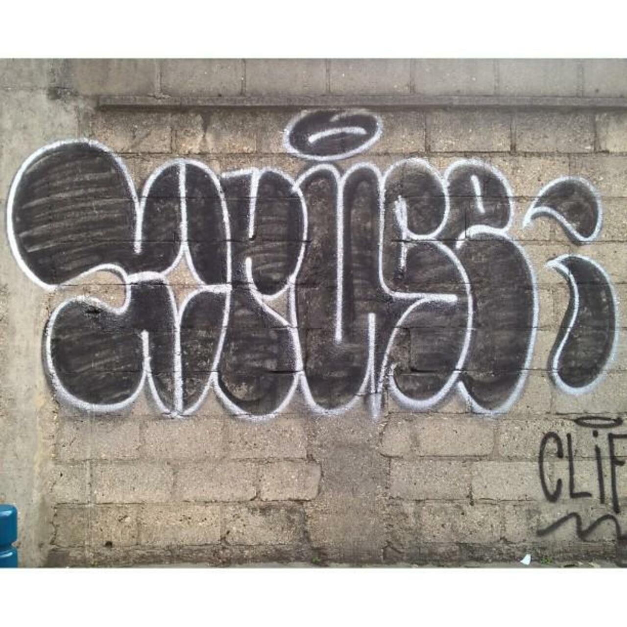 #Paris #graffiti photo by @maxdimontemarciano http://ift.tt/1GJy1rF #StreetArt http://t.co/iyuPWzMhb6