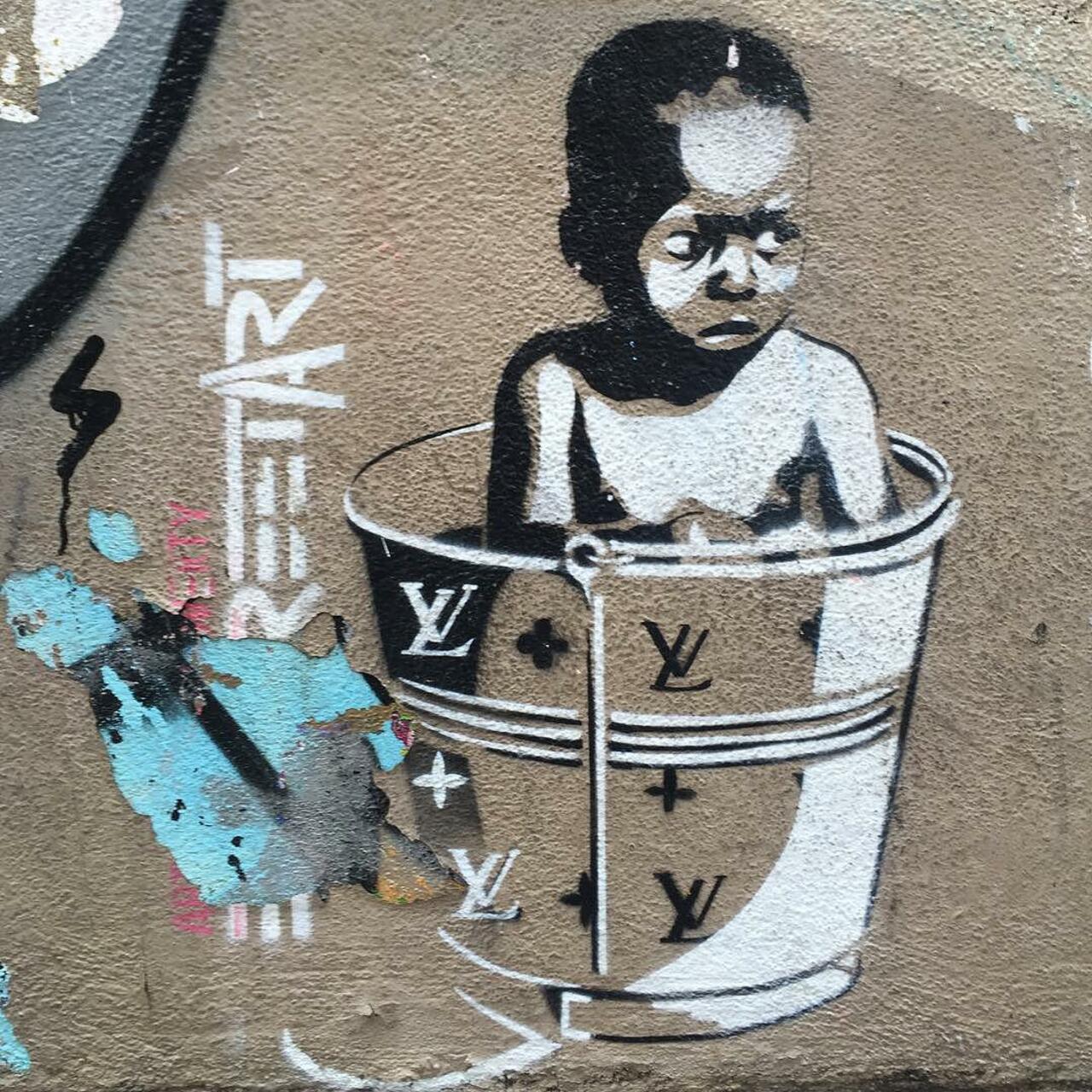 #Paris #graffiti photo by @catscoffeecreativity http://ift.tt/1OI6Vrj #StreetArt http://t.co/jheDbuXGPU
